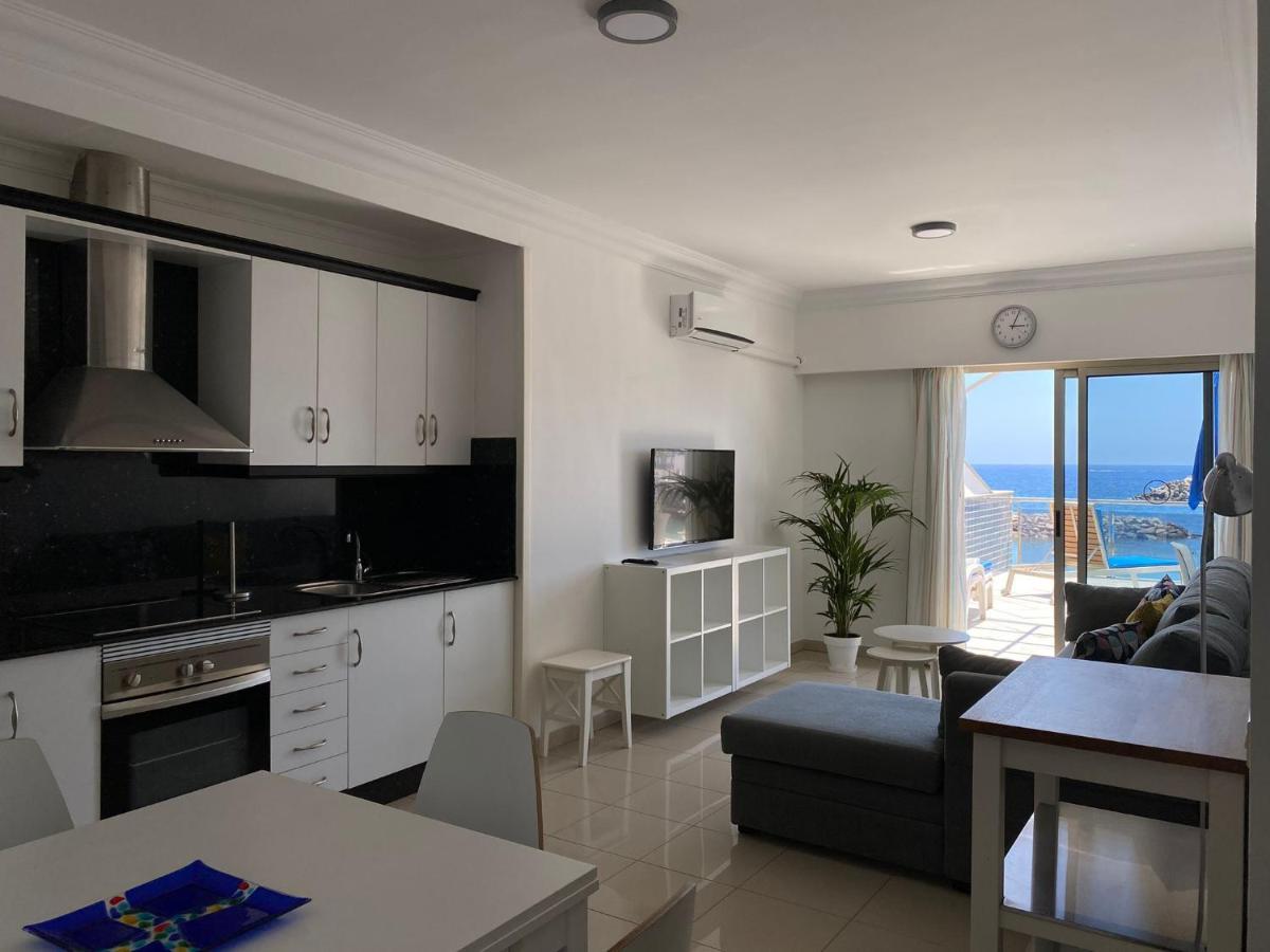 Billy'S Beachfront Apartment With Pool Access Puerto De Mogan Exteriör bild