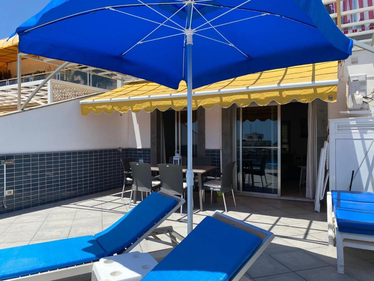 Billy'S Beachfront Apartment With Pool Access Puerto De Mogan Exteriör bild