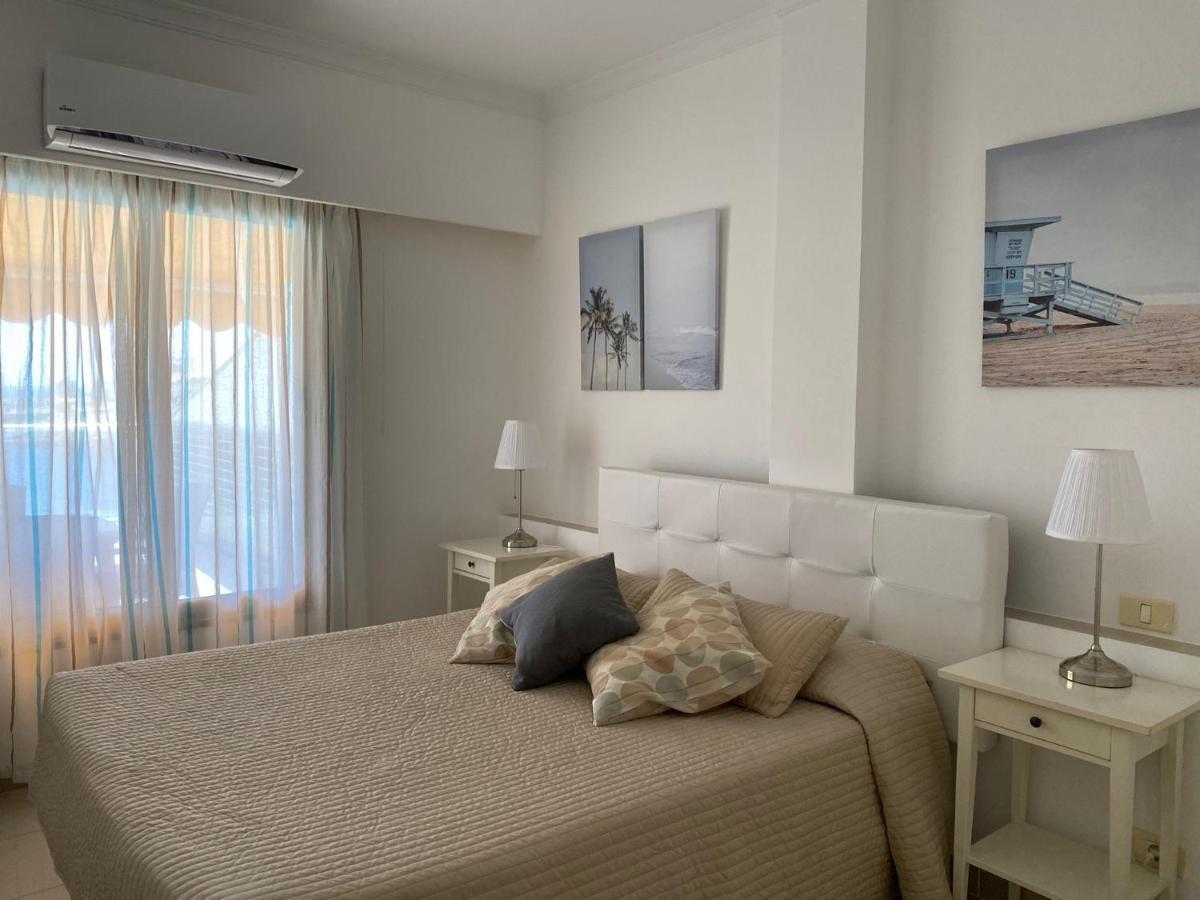 Billy'S Beachfront Apartment With Pool Access Puerto De Mogan Exteriör bild
