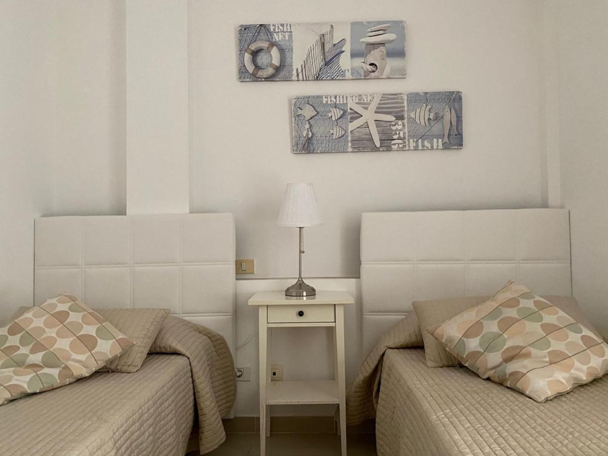 Billy'S Beachfront Apartment With Pool Access Puerto De Mogan Exteriör bild