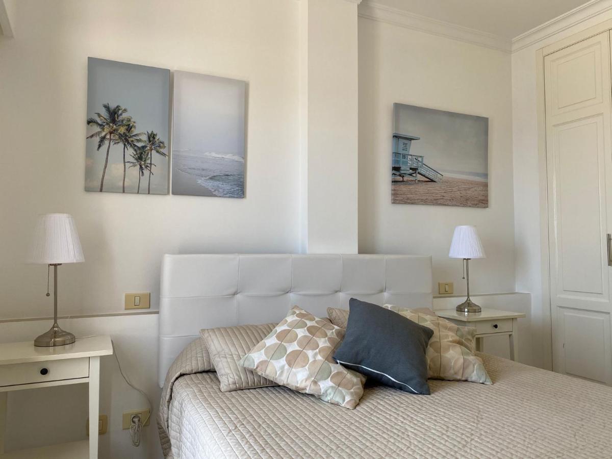 Billy'S Beachfront Apartment With Pool Access Puerto De Mogan Exteriör bild